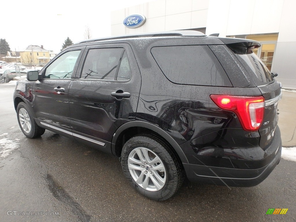 2019 Explorer XLT 4WD - Agate Black / Medium Black photo #8