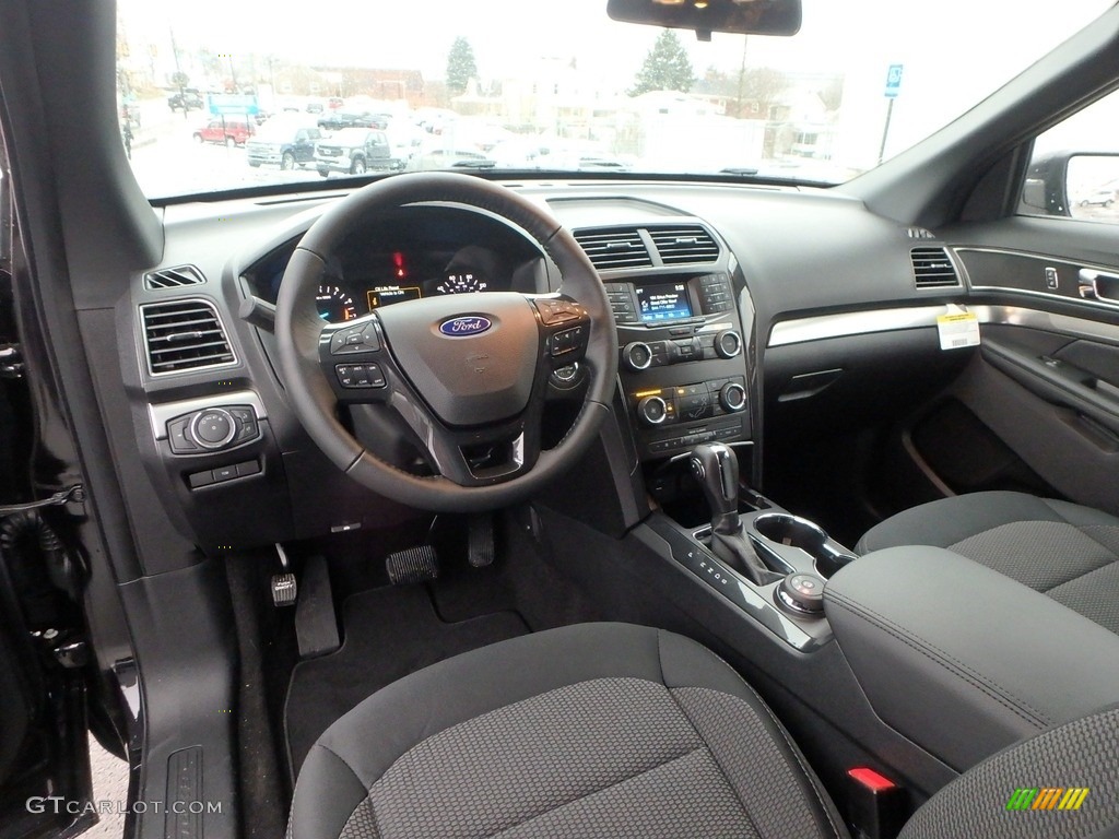 2019 Explorer XLT 4WD - Agate Black / Medium Black photo #13