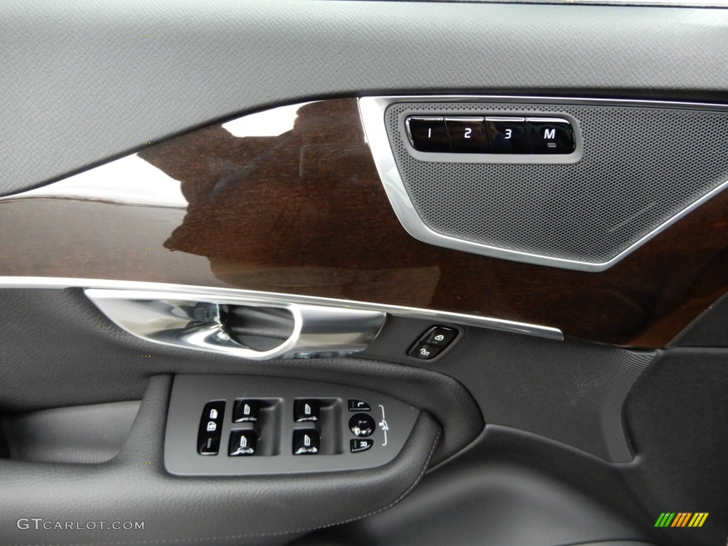 2019 XC90 T6 AWD Momentum - Magic Blue Metallic / Charcoal photo #10