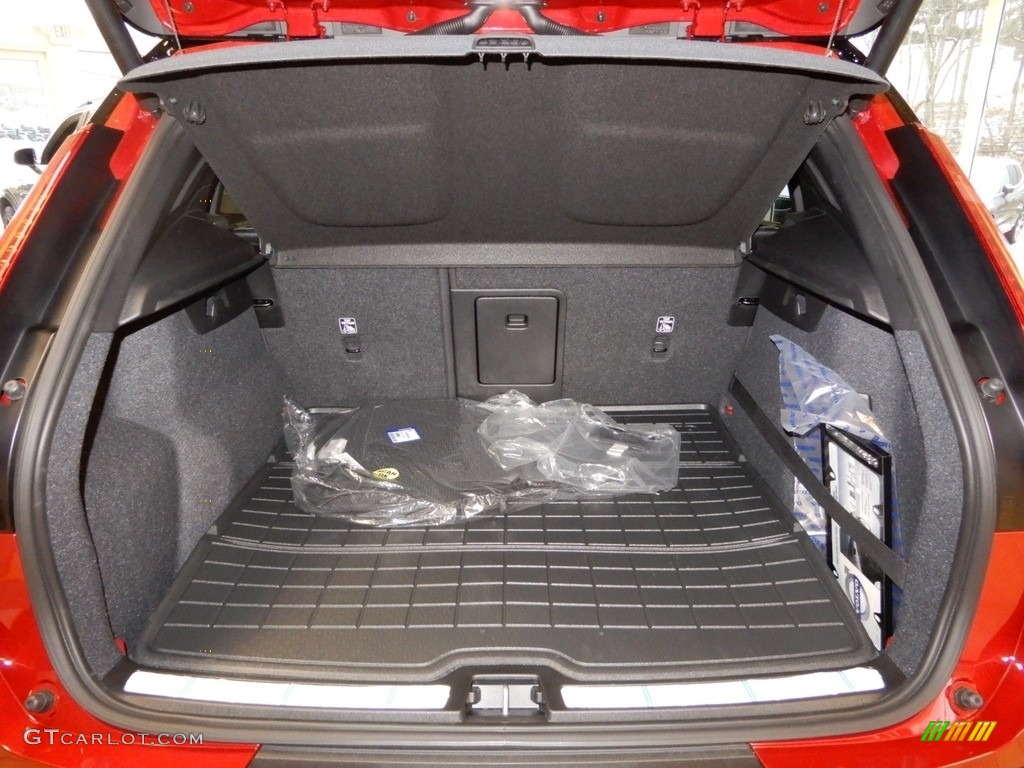 2019 Volvo XC40 T5 R-Design AWD Trunk Photo #131483883