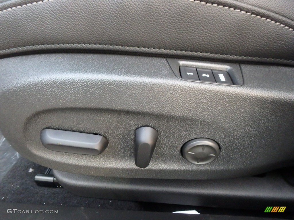 2019 Buick Regal Sportback Essence AWD Controls Photo #131484123