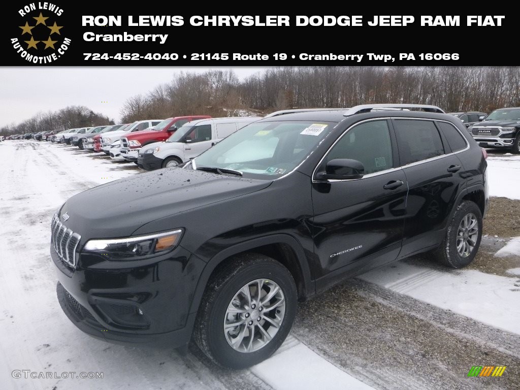 2019 Cherokee Latitude Plus 4x4 - Diamond Black Crystal Pearl / Black photo #1