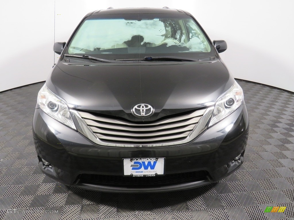 2011 Sienna XLE - Black / Light Gray photo #8