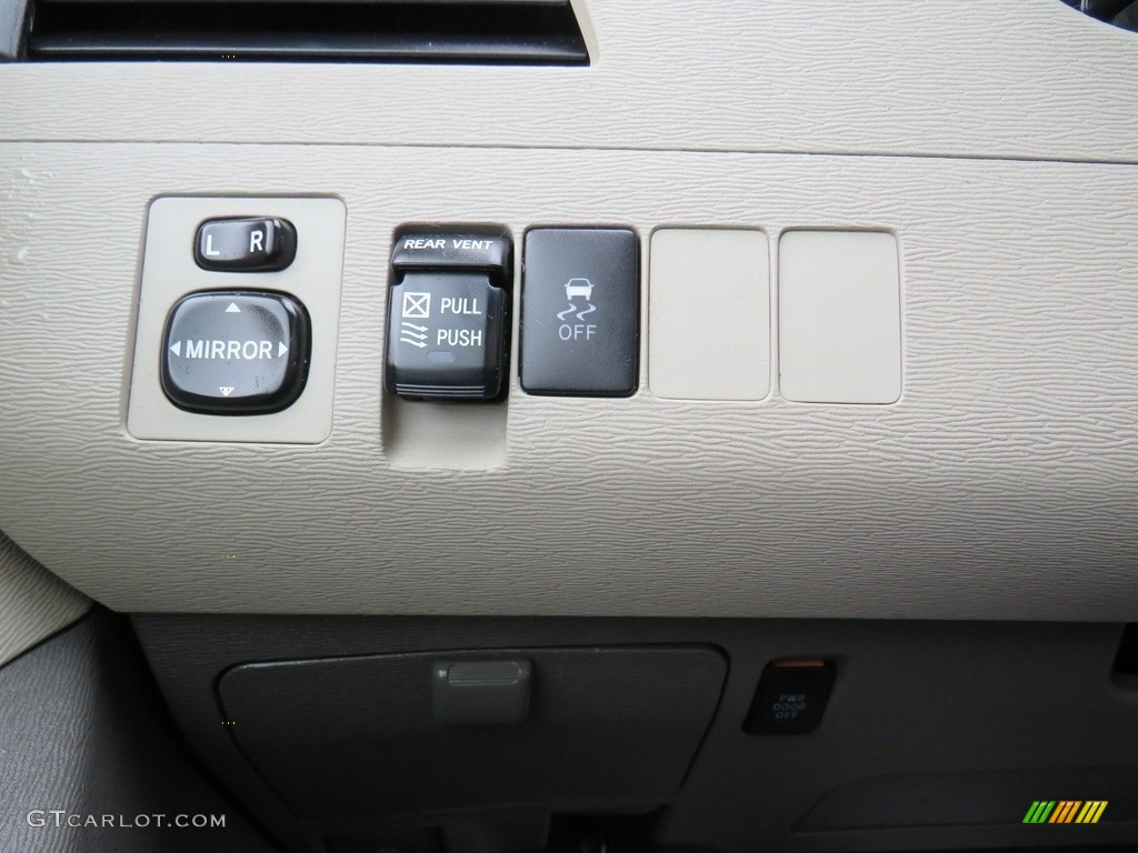 2011 Sienna XLE - Black / Light Gray photo #24