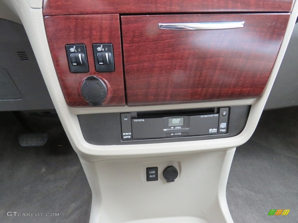 2011 Sienna XLE - Black / Light Gray photo #32