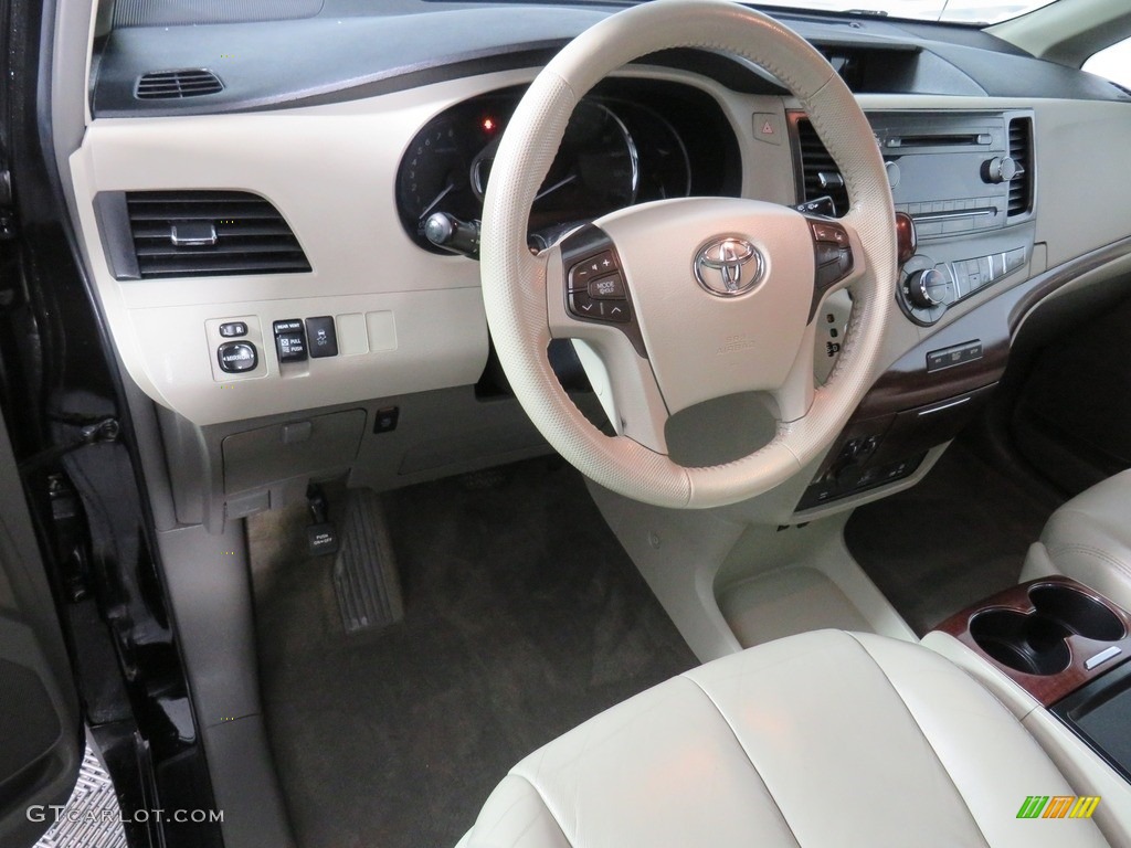 2011 Sienna XLE - Black / Light Gray photo #37