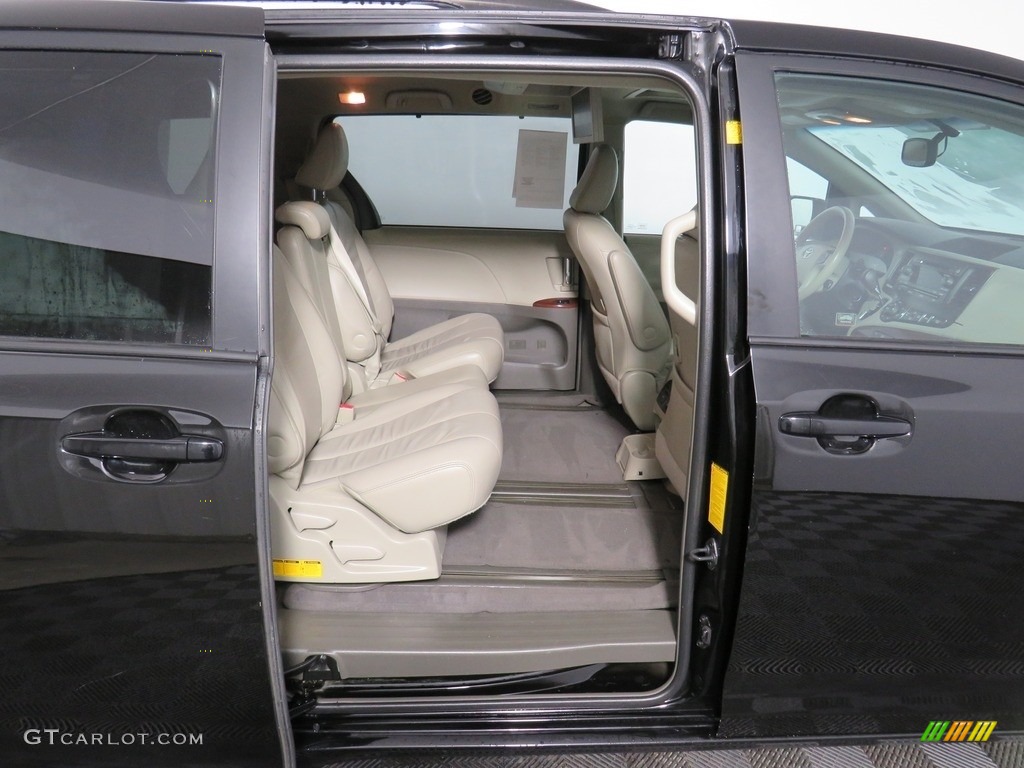 2011 Sienna XLE - Black / Light Gray photo #44