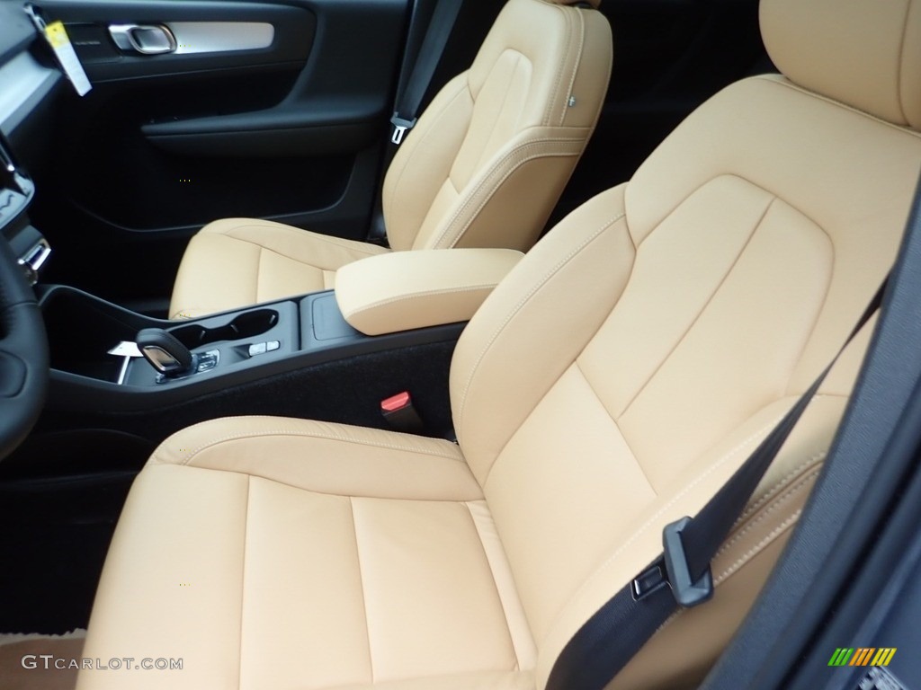 2019 Volvo XC40 T5 Momentum AWD Front Seat Photo #131513413