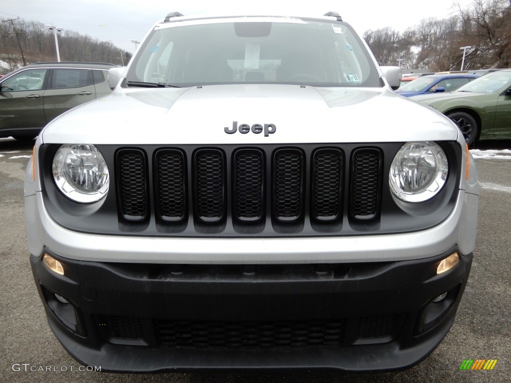 2018 Renegade Latitude 4x4 - Glacier Metallic / Black photo #9