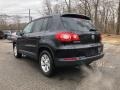 Deep Black Metallic - Tiguan SE 4Motion Photo No. 2