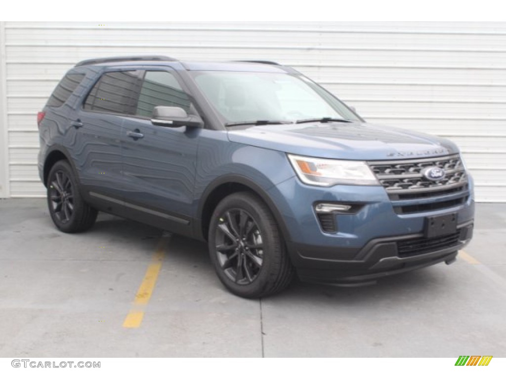 2019 Explorer XLT - Blue Metallic / Medium Black photo #2