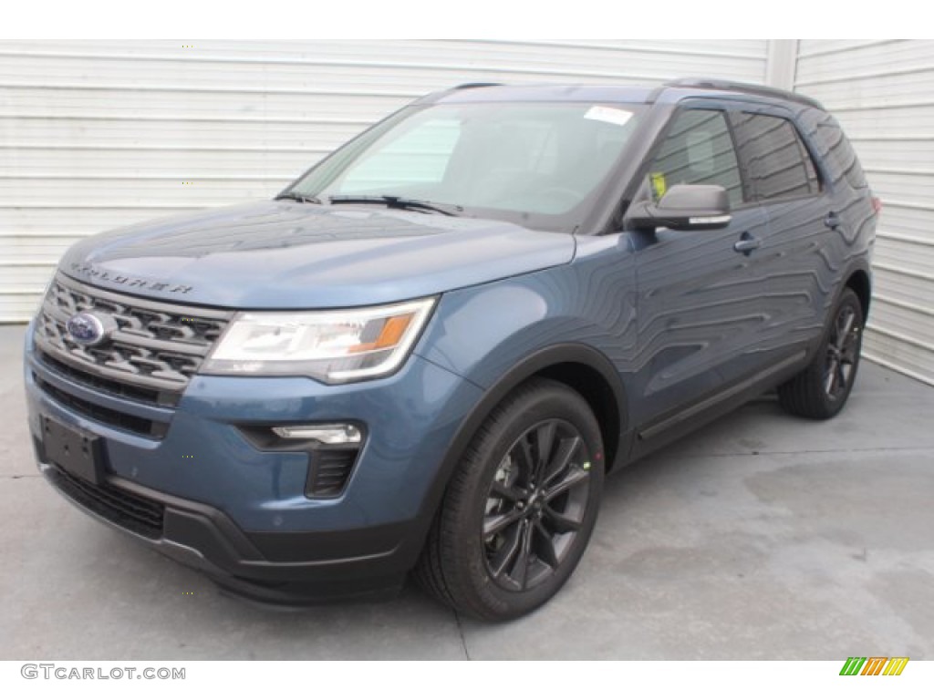 2019 Explorer XLT - Blue Metallic / Medium Black photo #4