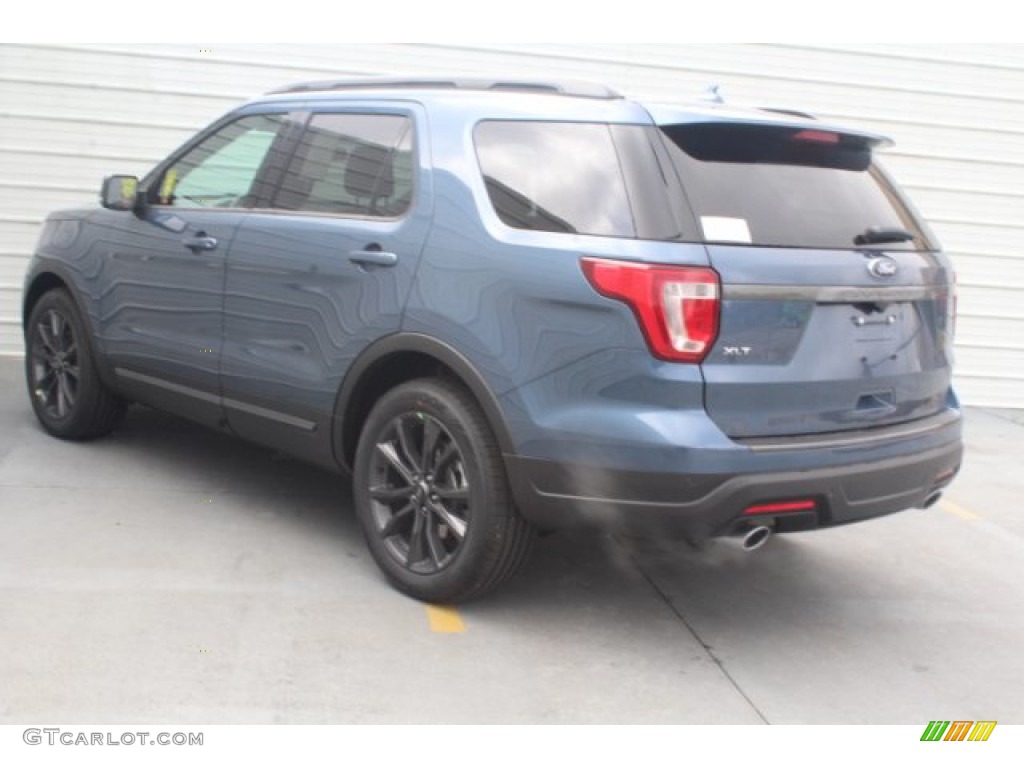 2019 Explorer XLT - Blue Metallic / Medium Black photo #6