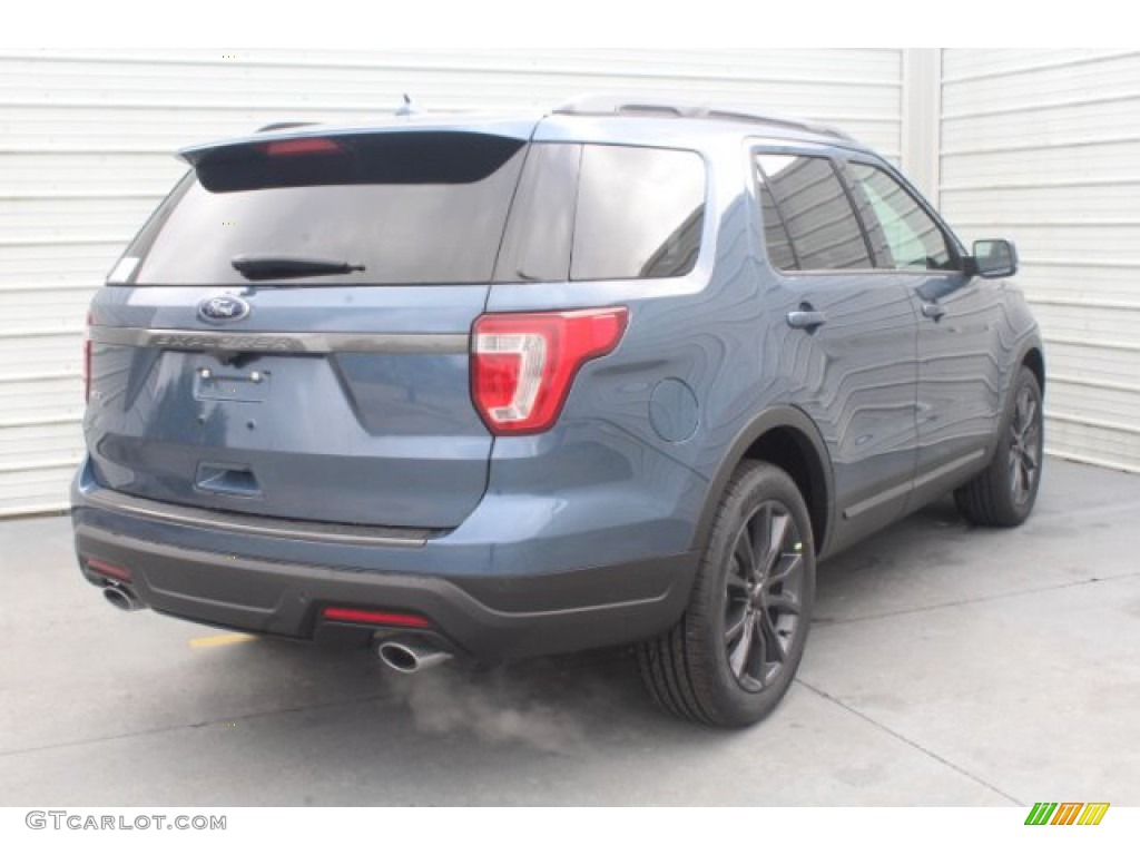 2019 Explorer XLT - Blue Metallic / Medium Black photo #8