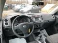 Deep Black Metallic - Tiguan SE 4Motion Photo No. 15