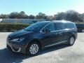 Front 3/4 View of 2019 Pacifica Touring L