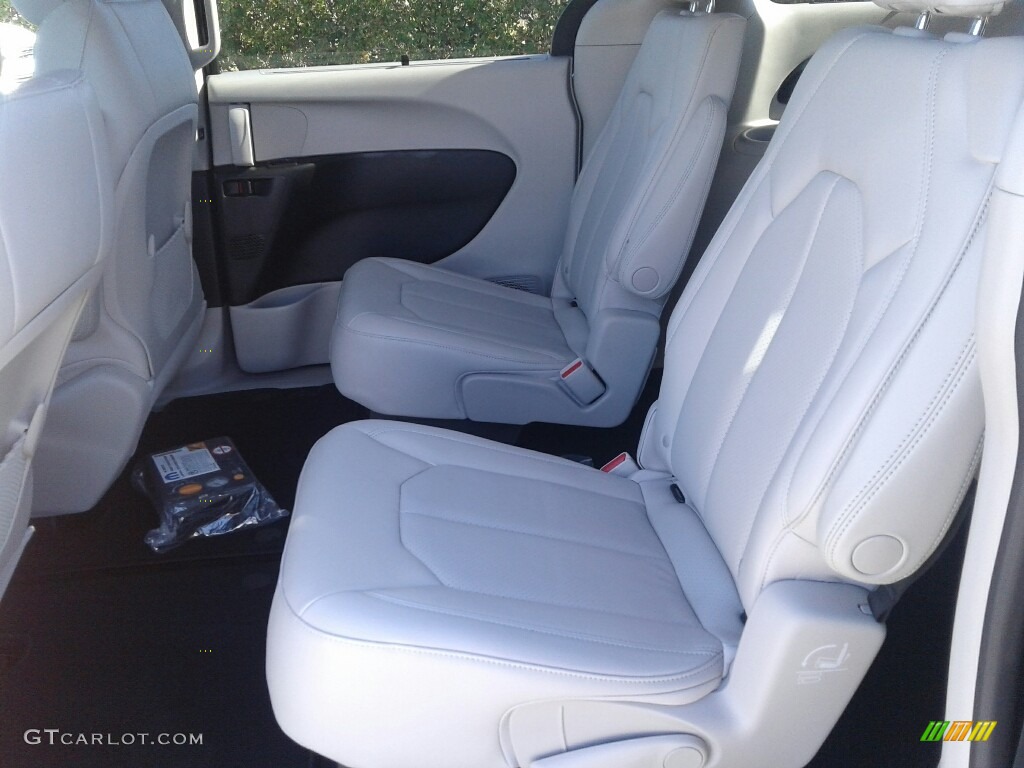 Black/Alloy Interior 2019 Chrysler Pacifica Touring L Photo #131548798