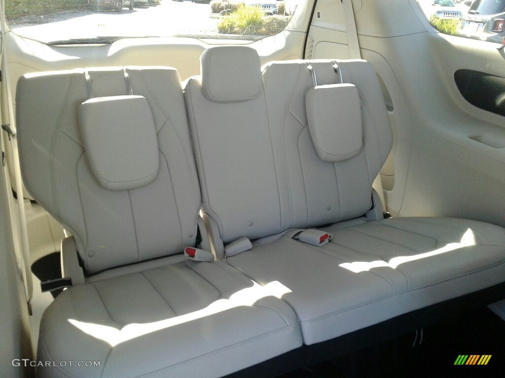2019 Chrysler Pacifica Touring L Rear Seat Photo #131548825