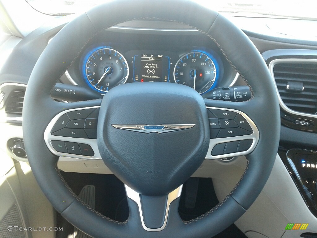 2019 Chrysler Pacifica Touring L Steering Wheel Photos
