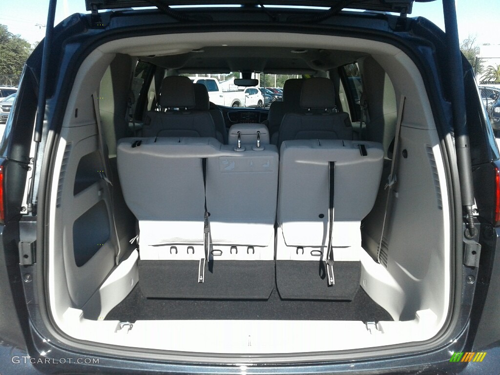 2019 Chrysler Pacifica Touring L Trunk Photos