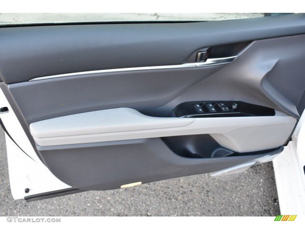 2019 Toyota Camry Hybrid LE Ash Door Panel Photo #131550396