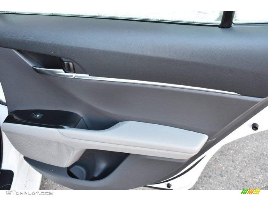 2019 Toyota Camry Hybrid LE Ash Door Panel Photo #131550504