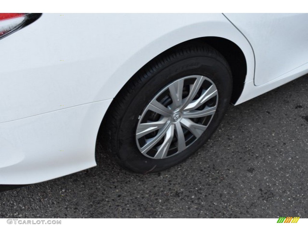 2019 Toyota Camry Hybrid LE Wheel Photo #131551051