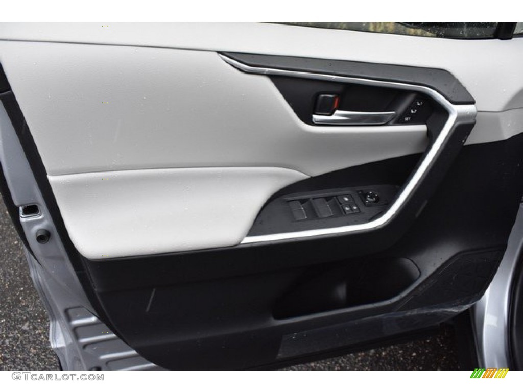 2019 Toyota RAV4 XLE AWD Light Gray Door Panel Photo #131551791