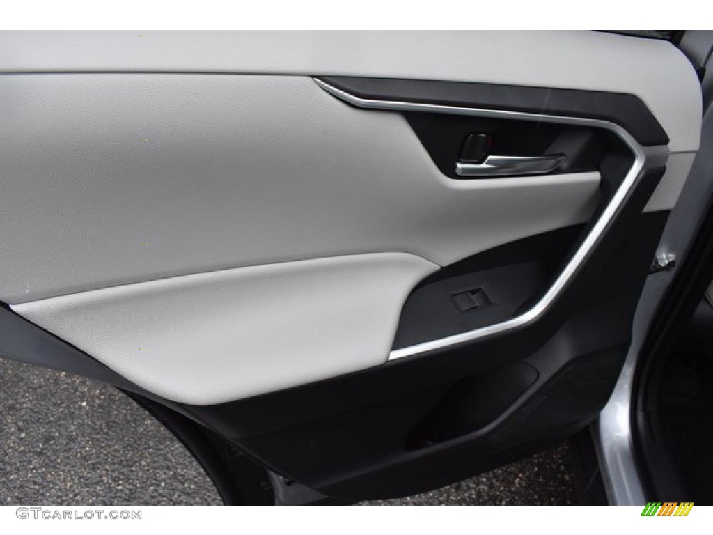 2019 Toyota RAV4 XLE AWD Light Gray Door Panel Photo #131551804