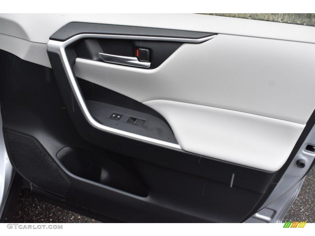2019 Toyota RAV4 XLE AWD Light Gray Door Panel Photo #131551828
