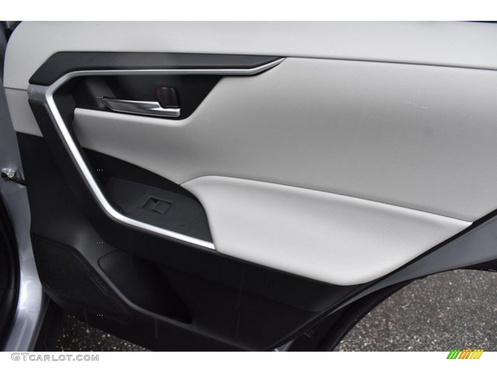 2019 Toyota RAV4 XLE AWD Light Gray Door Panel Photo #131551846