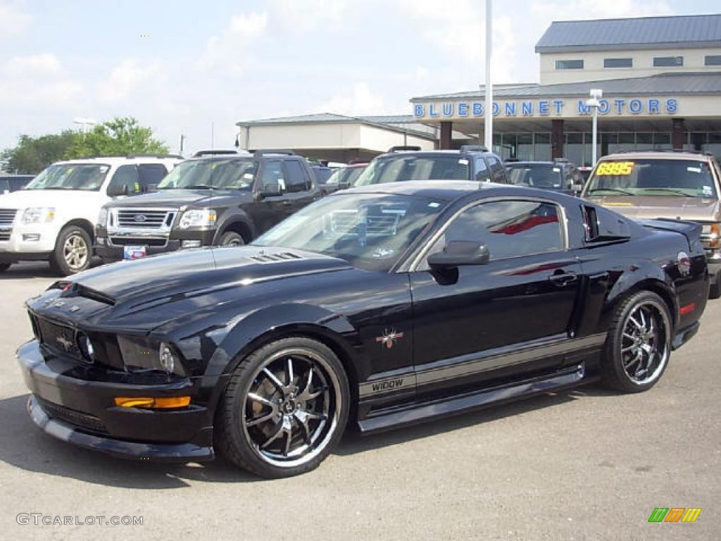 Black Ford Mustang