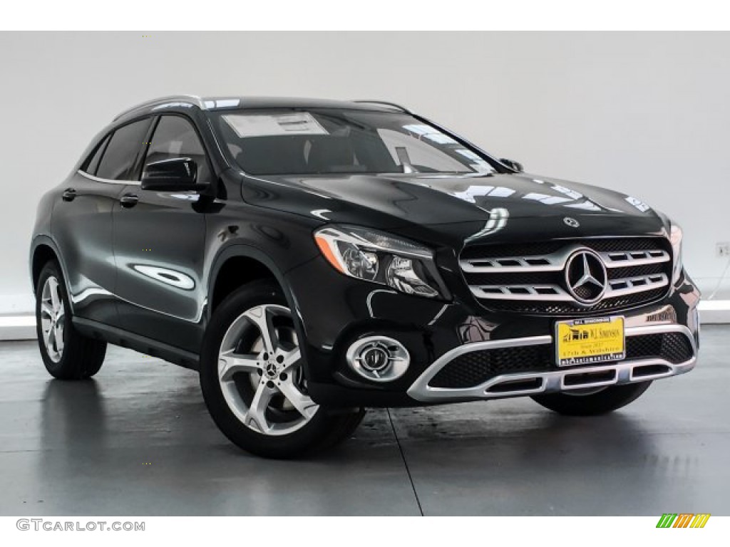 2019 GLA 250 4Matic - Night Black / Black photo #11