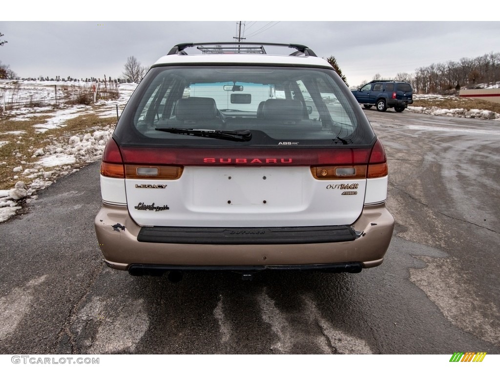 1998 Legacy Outback Wagon - Glacier White / Gray photo #5