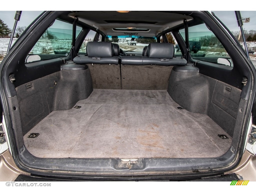 1998 Legacy Outback Wagon - Glacier White / Gray photo #24