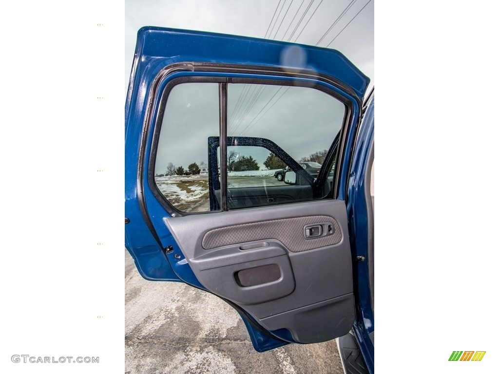 2004 Xterra XE 4x4 - Just Blue / Gray photo #21