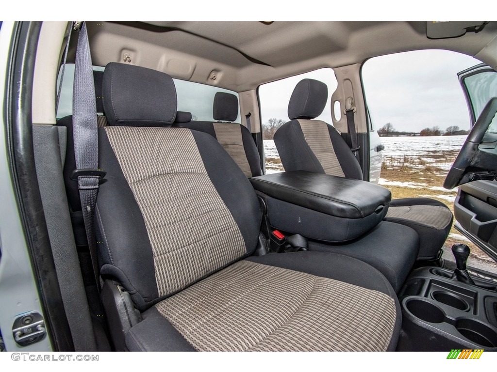2011 Ram 3500 HD ST Crew Cab 4x4 - Bright White / Dark Slate Gray/Medium Graystone photo #37