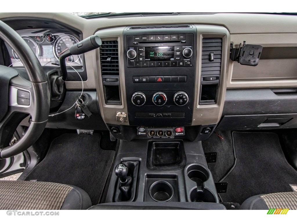 2011 Ram 3500 HD ST Crew Cab 4x4 - Bright White / Dark Slate Gray/Medium Graystone photo #39