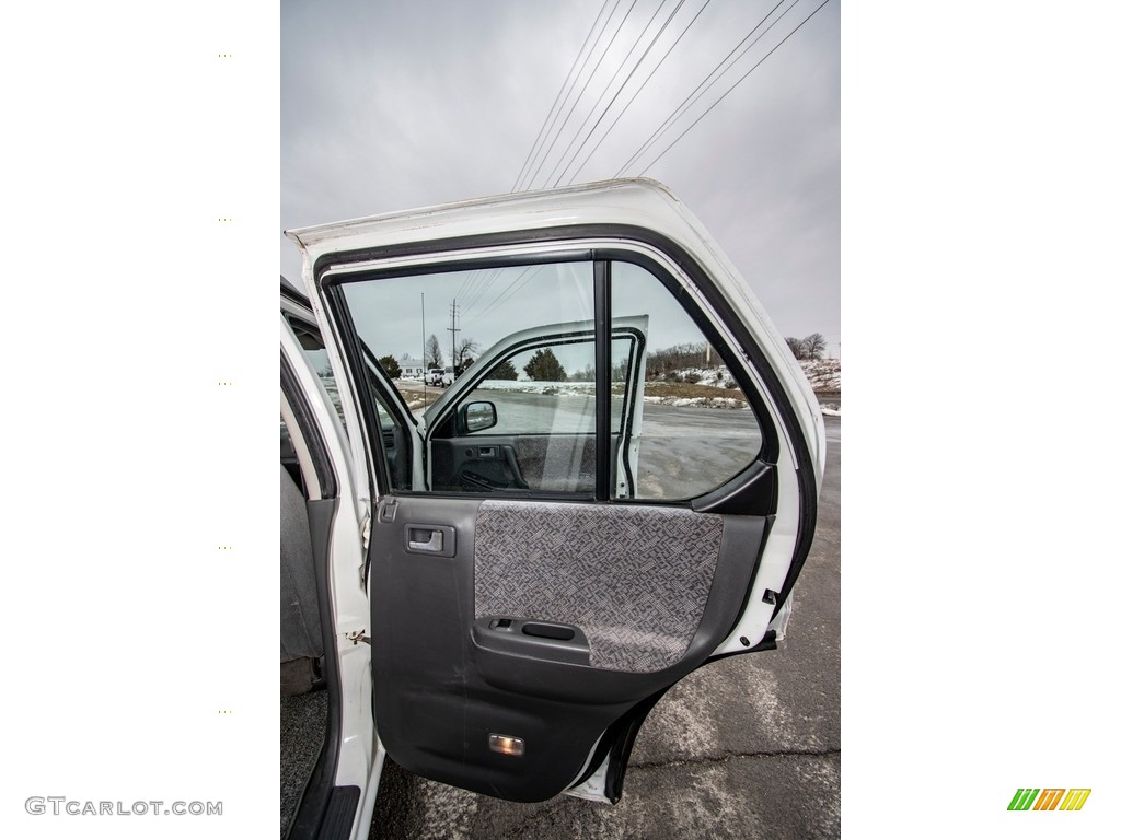 2000 Rodeo S 4WD - Alpine White / Gray photo #30