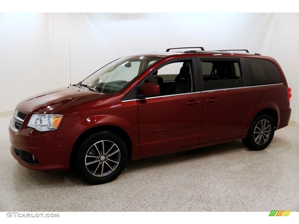 2017 Grand Caravan SXT - Octane Red / Black/Light Graystone photo #3