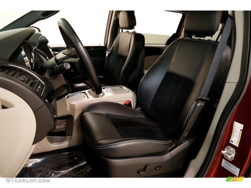 2017 Grand Caravan SXT - Octane Red / Black/Light Graystone photo #5