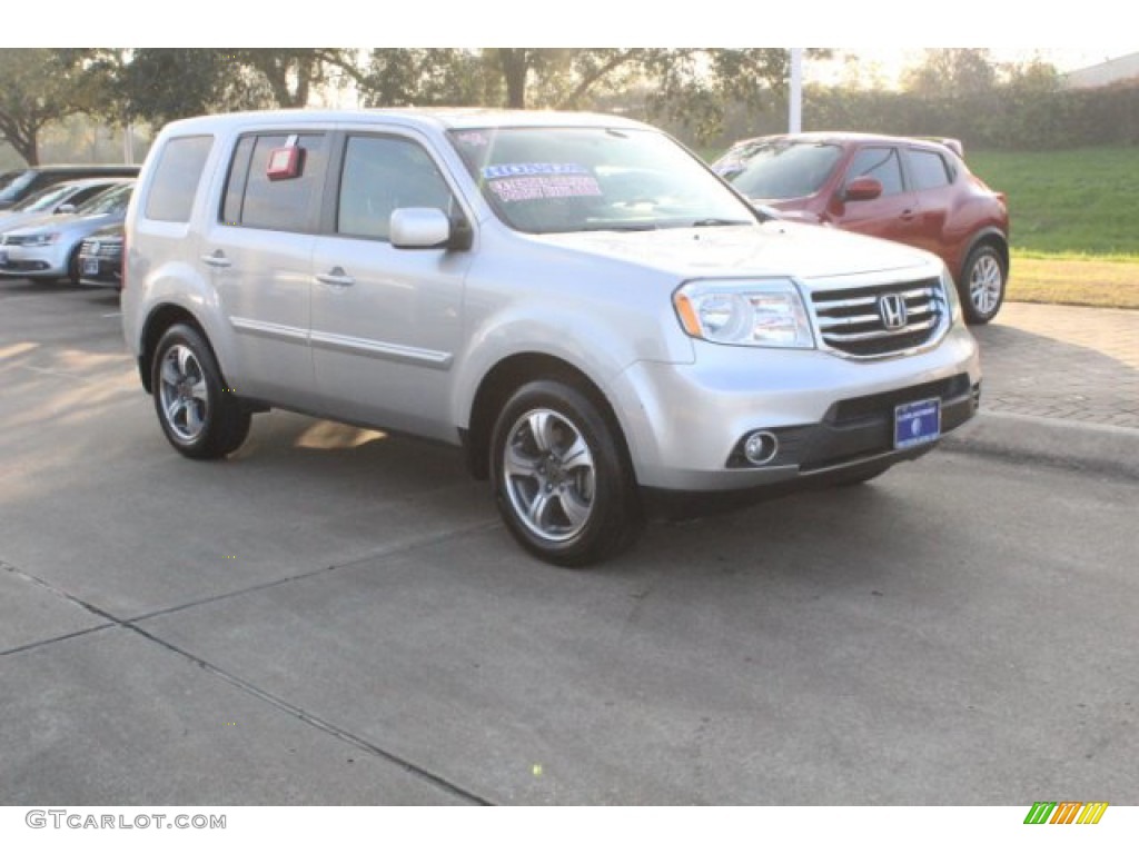 2015 Pilot SE - Alabaster Silver Metallic / Gray photo #1