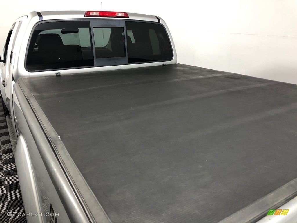 2006 Frontier SE King Cab 4x4 - Radiant Silver / Graphite photo #6