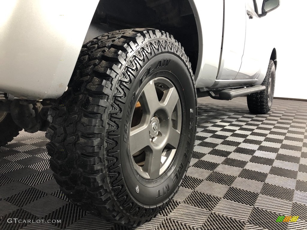2006 Frontier SE King Cab 4x4 - Radiant Silver / Graphite photo #8