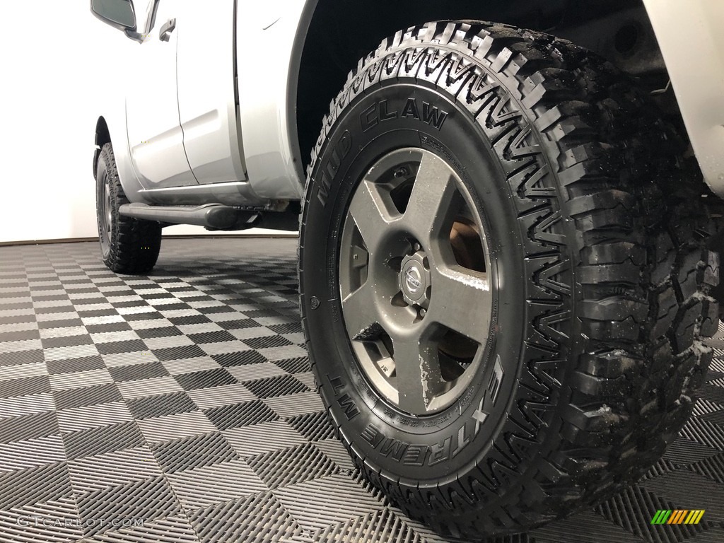 2006 Frontier SE King Cab 4x4 - Radiant Silver / Graphite photo #9