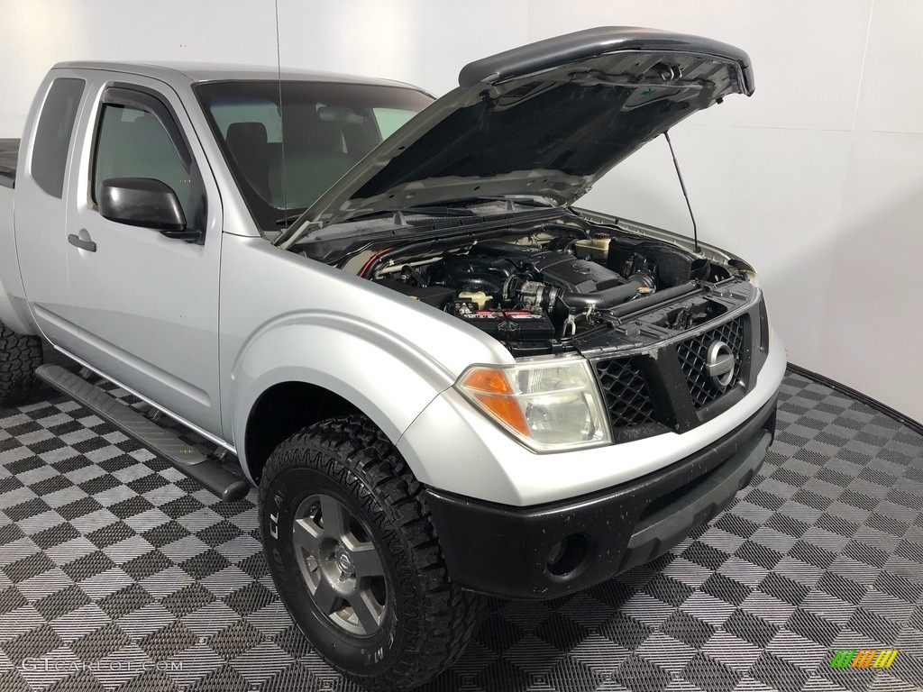 2006 Frontier SE King Cab 4x4 - Radiant Silver / Graphite photo #11