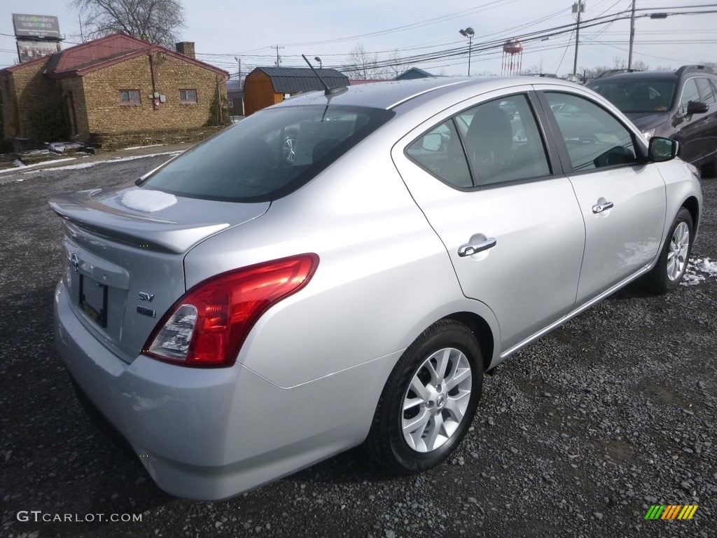 2019 Versa SV - Brilliant Silver Metallic / Charcoal photo #4