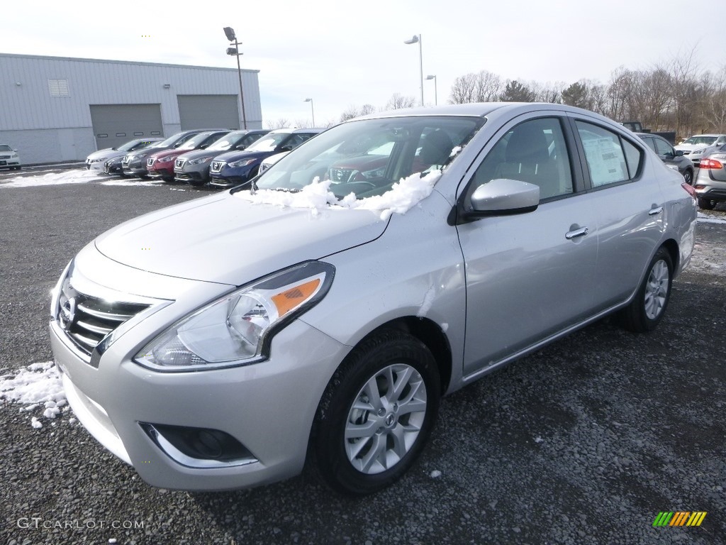 2019 Versa SV - Brilliant Silver Metallic / Charcoal photo #8