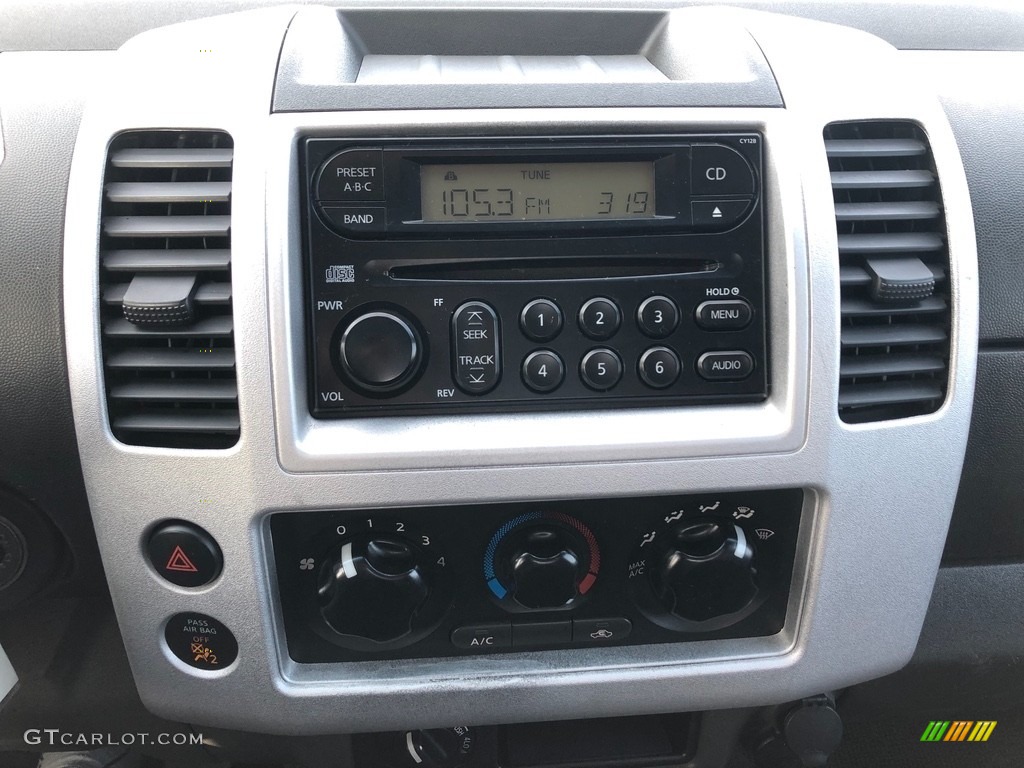 2006 Frontier SE King Cab 4x4 - Radiant Silver / Graphite photo #21
