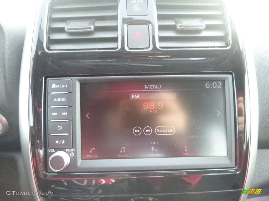 2019 Versa SV - Brilliant Silver Metallic / Charcoal photo #16